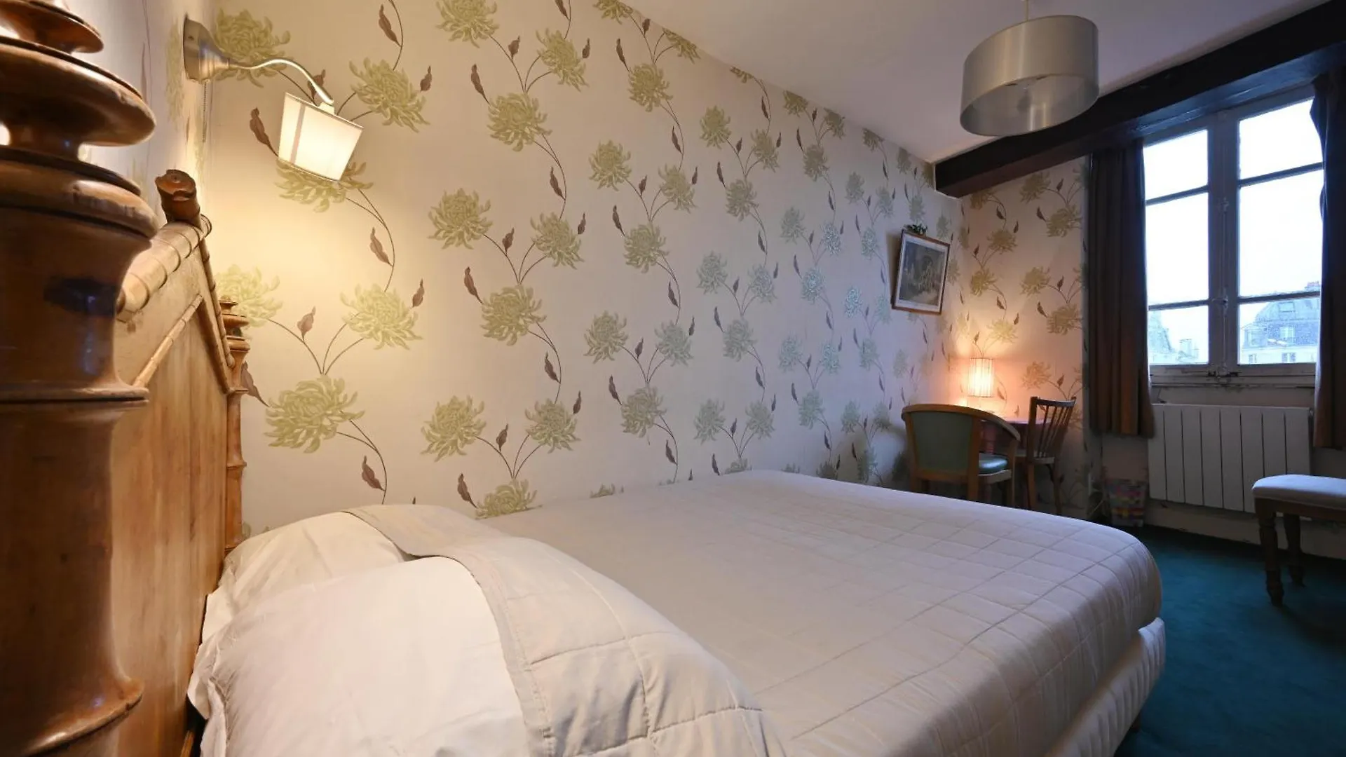 Hotel Esmeralda Paris 2*,