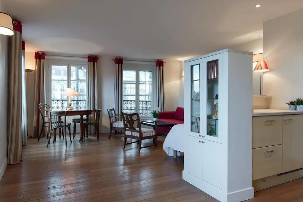 **  Hotel Esmeralda Paris France